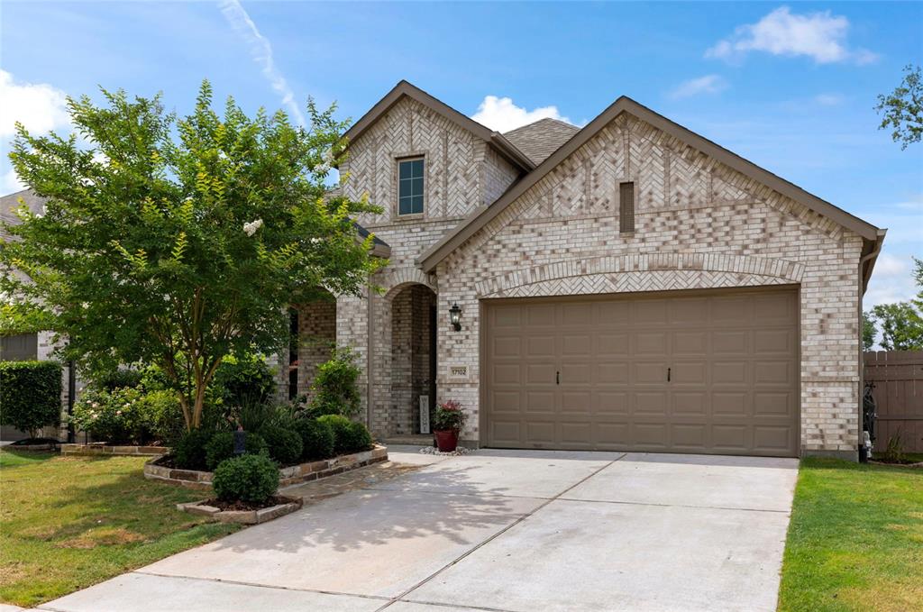 17102 Crimson Crest Drive, Conroe, Texas image 2