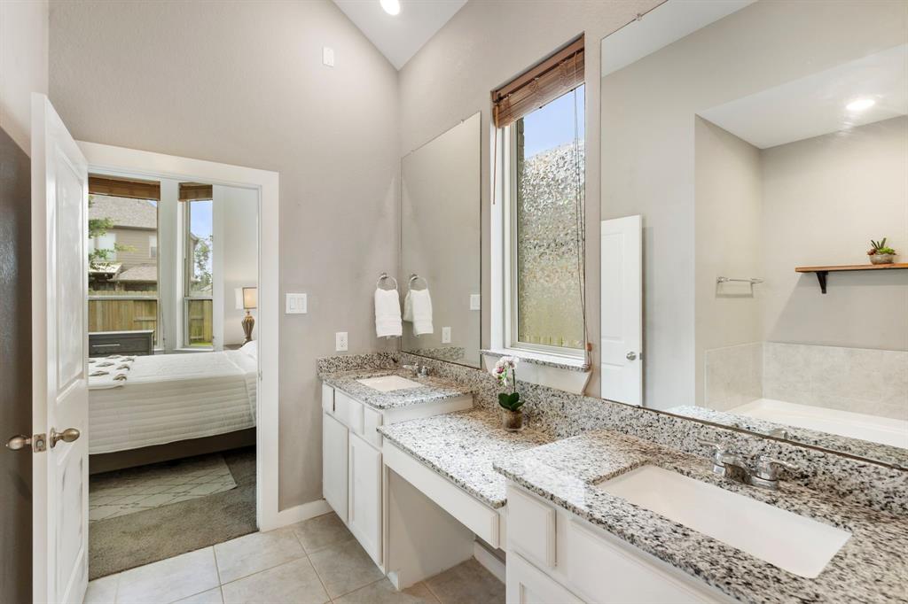 17102 Crimson Crest Drive, Conroe, Texas image 16