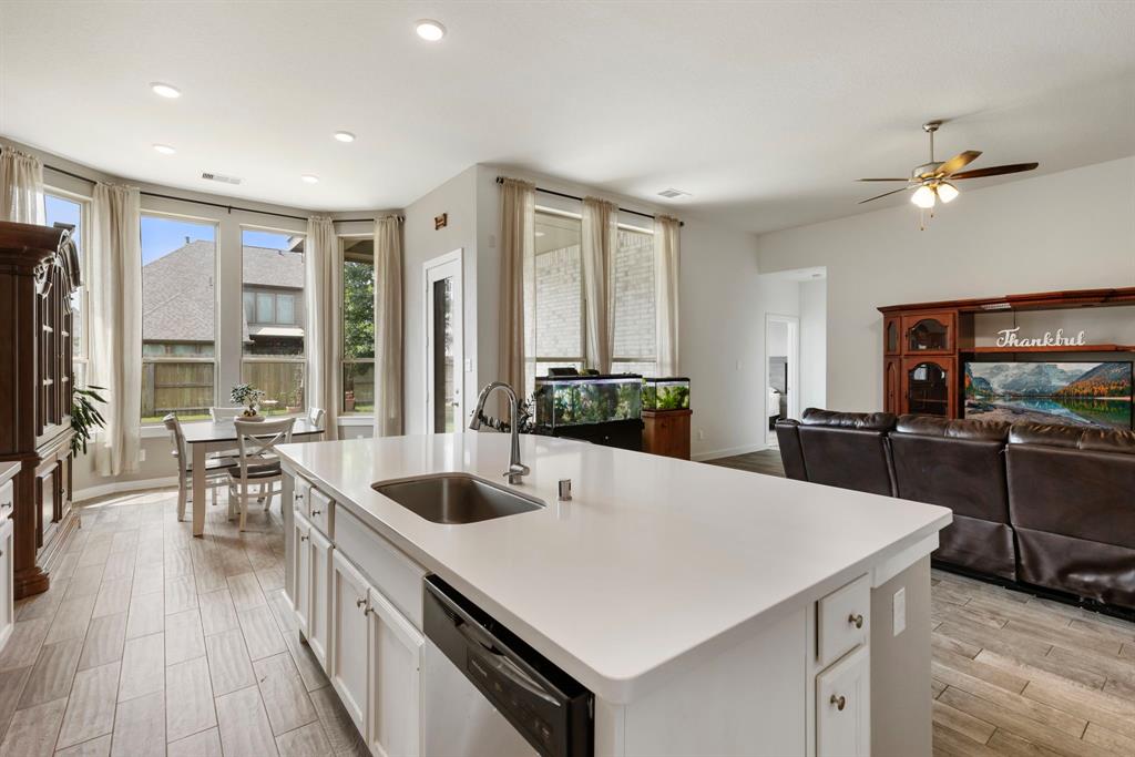 17102 Crimson Crest Drive, Conroe, Texas image 11