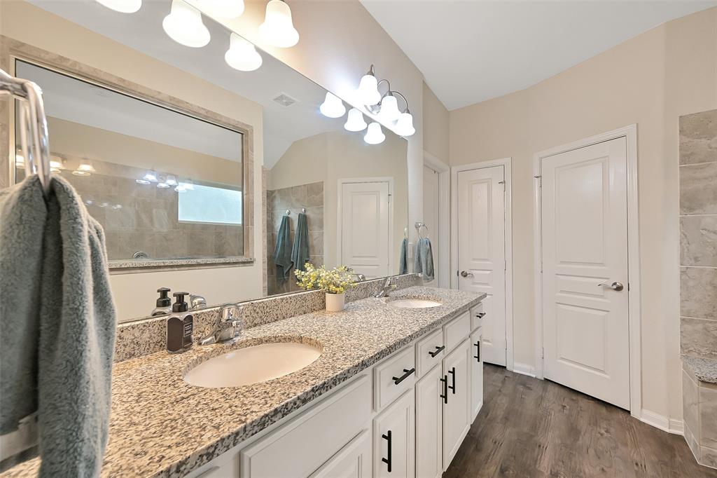 3610 Emerald Falls Lane, Pearland, Texas image 8