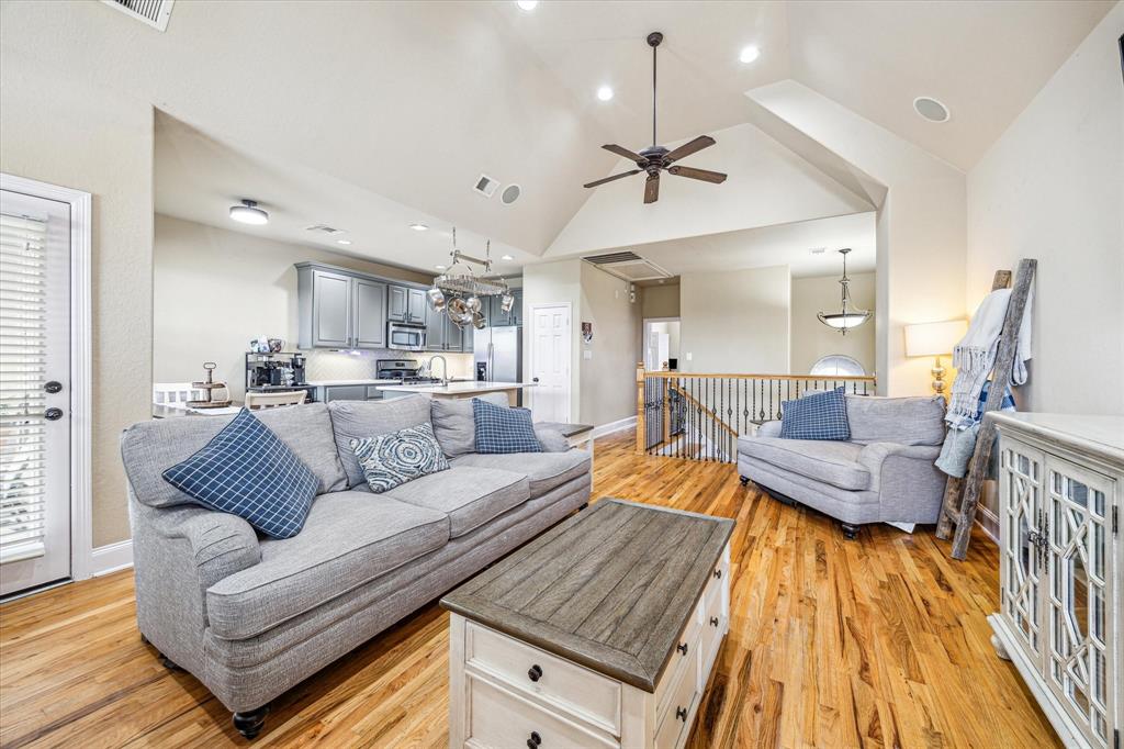210 Grove Street, Houston, Texas image 6