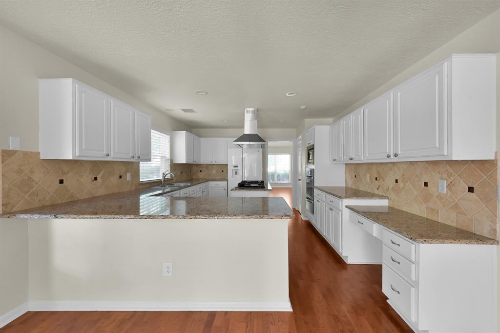 19 E Summer Storm Circle, The Woodlands, Texas image 9