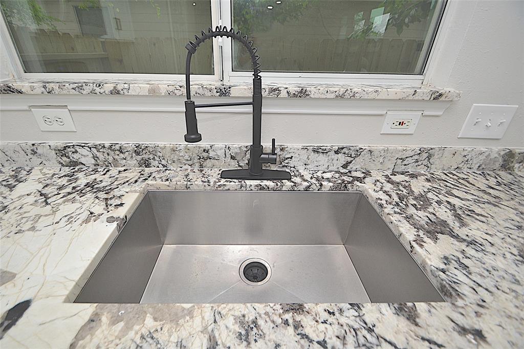 631 Aweigh Drive, Crosby, Texas image 3