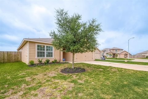 Single Family Residence in Brookshire TX 772 Crystal Lakes Drive.jpg