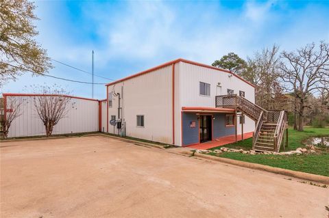 Single Family Residence in Huntsville TX 740 Interstate 45.jpg