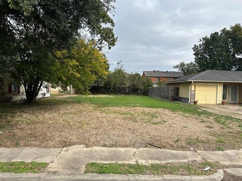 Photo of 5207 Arapahoe Street, Houston, TX 77020 (MLS # 79591296)