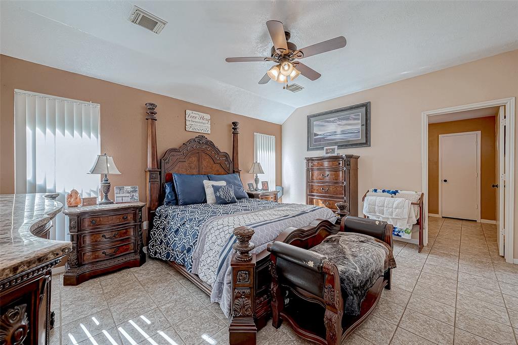 307 S Hampton Court, Highlands, Texas image 19