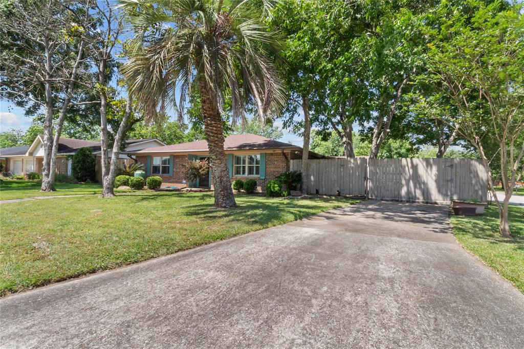417 Morningside Drive, Friendswood, Texas image 18