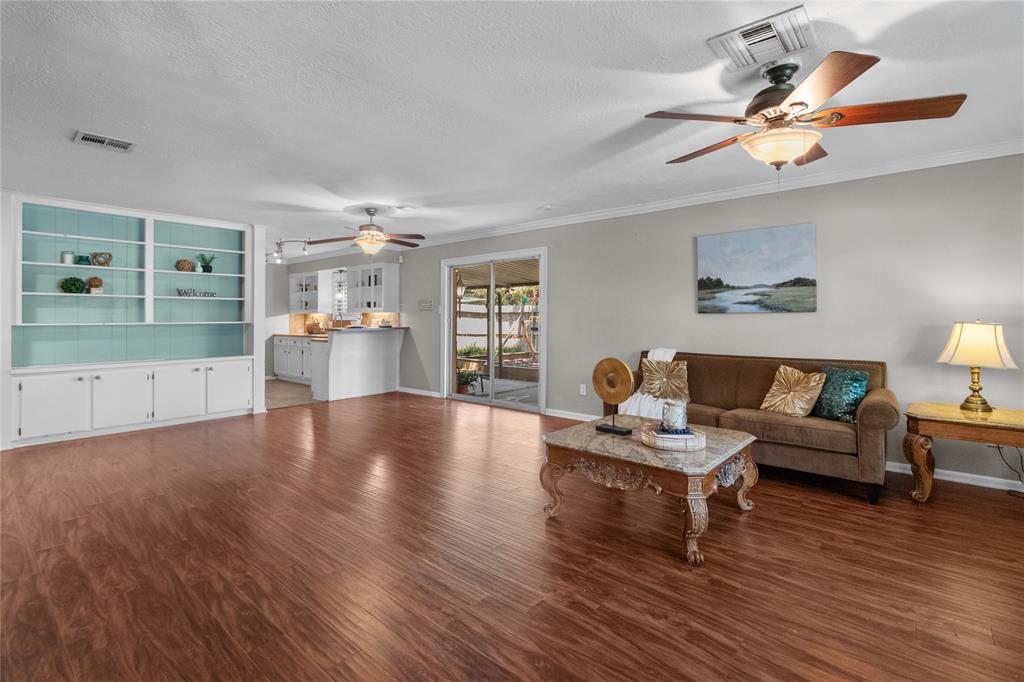 417 Morningside Drive, Friendswood, Texas image 2