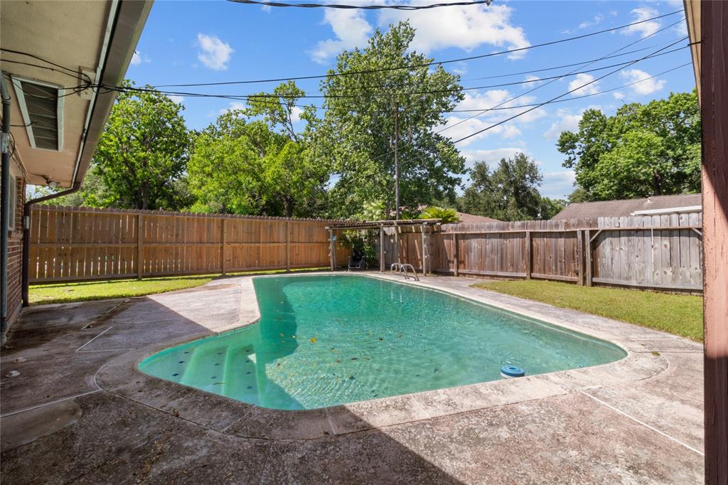 417 Morningside Drive, Friendswood, Texas image 15