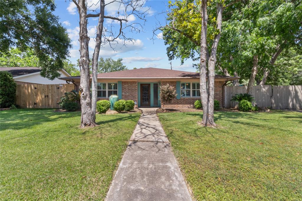 417 Morningside Drive, Friendswood, Texas image 1