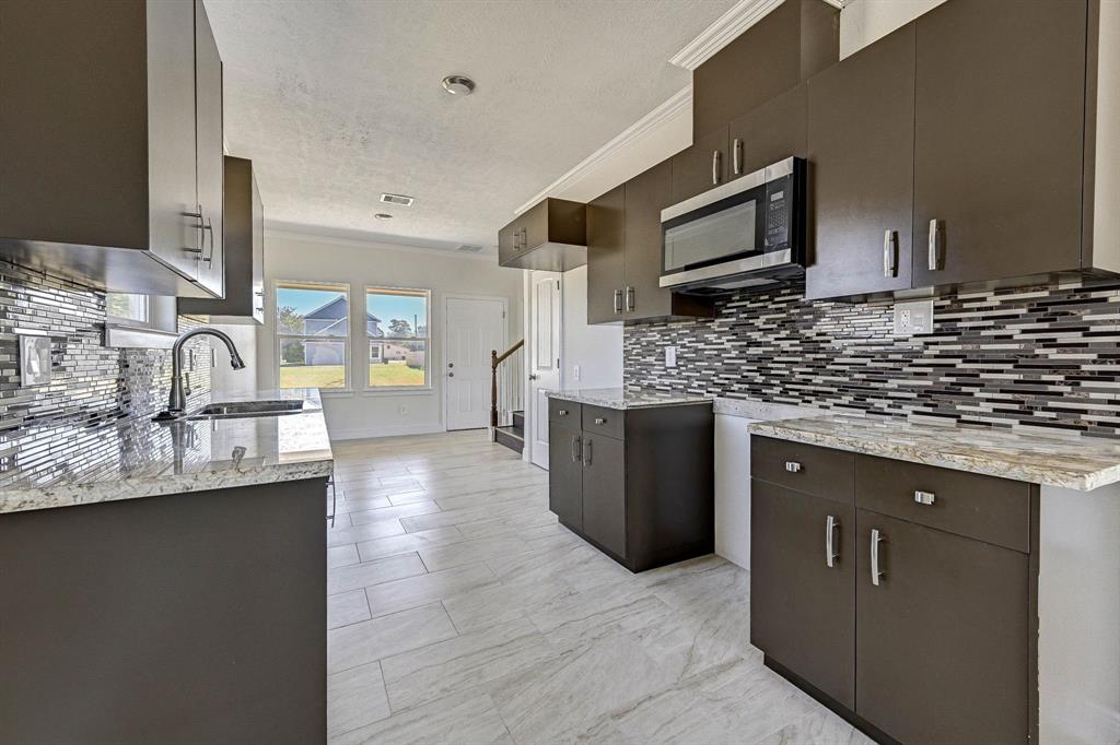 1075 Miller Street, Beaumont, Texas image 4