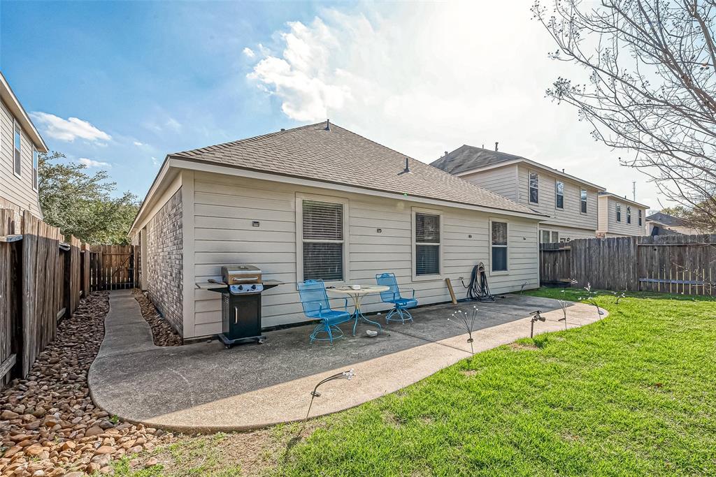 2335 Village Leaf Drive, Spring, Texas image 32