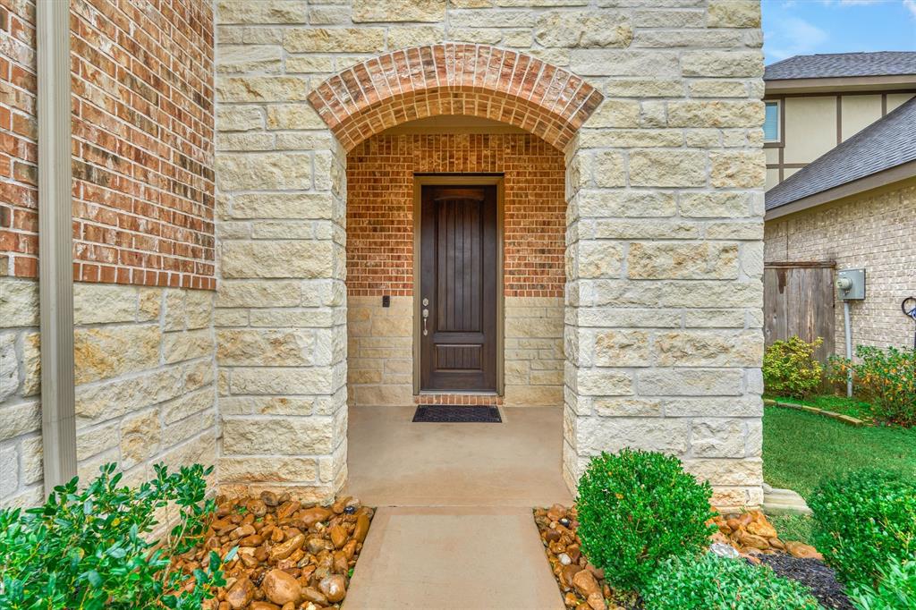 553 Rolling Brook Lane, Pinehurst, Texas image 2