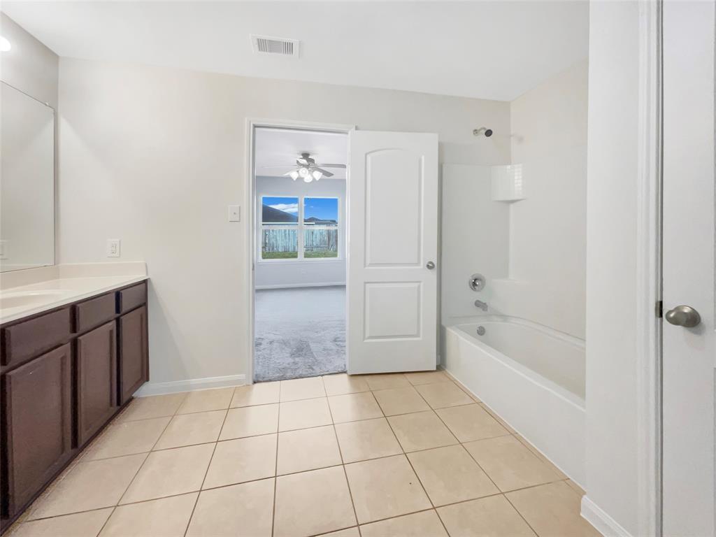 5122 Breezy Parke Lane, Rosenberg, Texas image 17