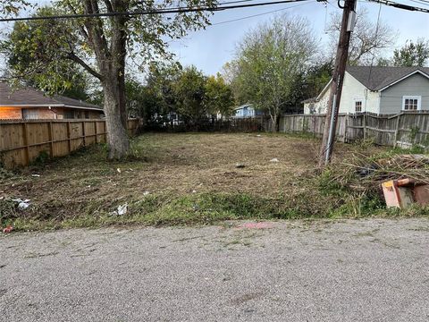 Photo of 4043 Europa Street, Houston, TX 77022 (MLS # 20156501)