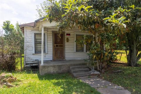 Single Family Residence in Houston TX 3218 Roland Street.jpg
