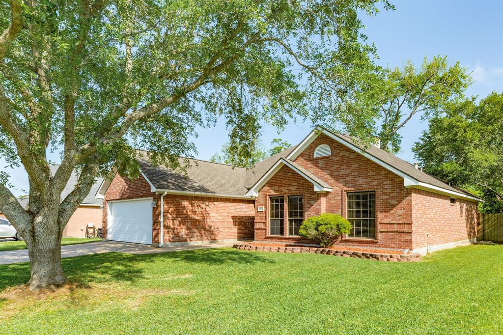 207 Audubon Woods Court, Richwood, Texas image 2