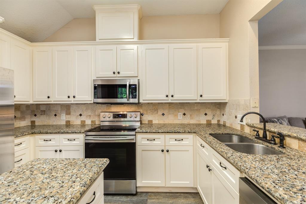 207 Audubon Woods Court, Richwood, Texas image 14