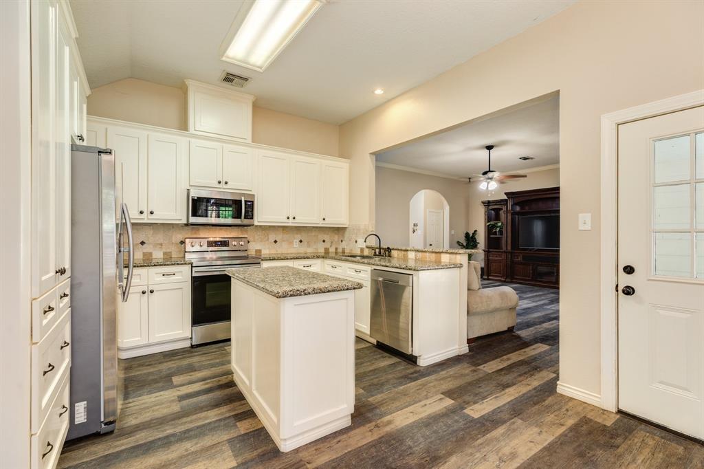 207 Audubon Woods Court, Richwood, Texas image 11