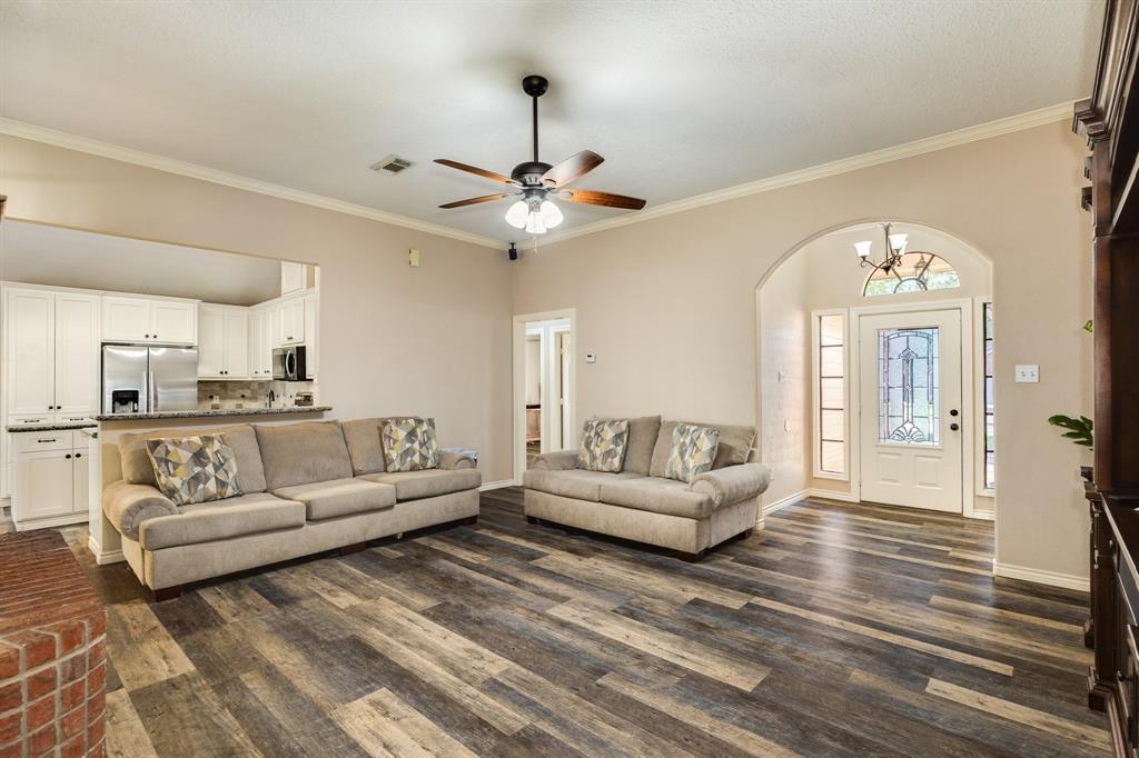 207 Audubon Woods Court, Richwood, Texas image 7