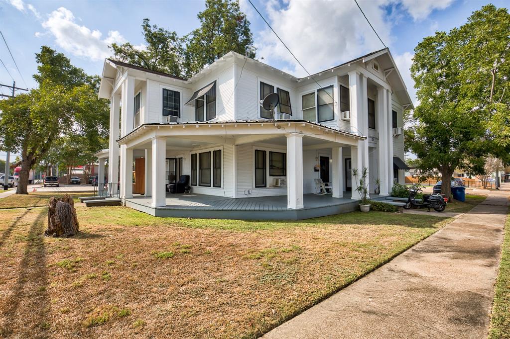 158 E Colorado St, La Grange, Texas image 2