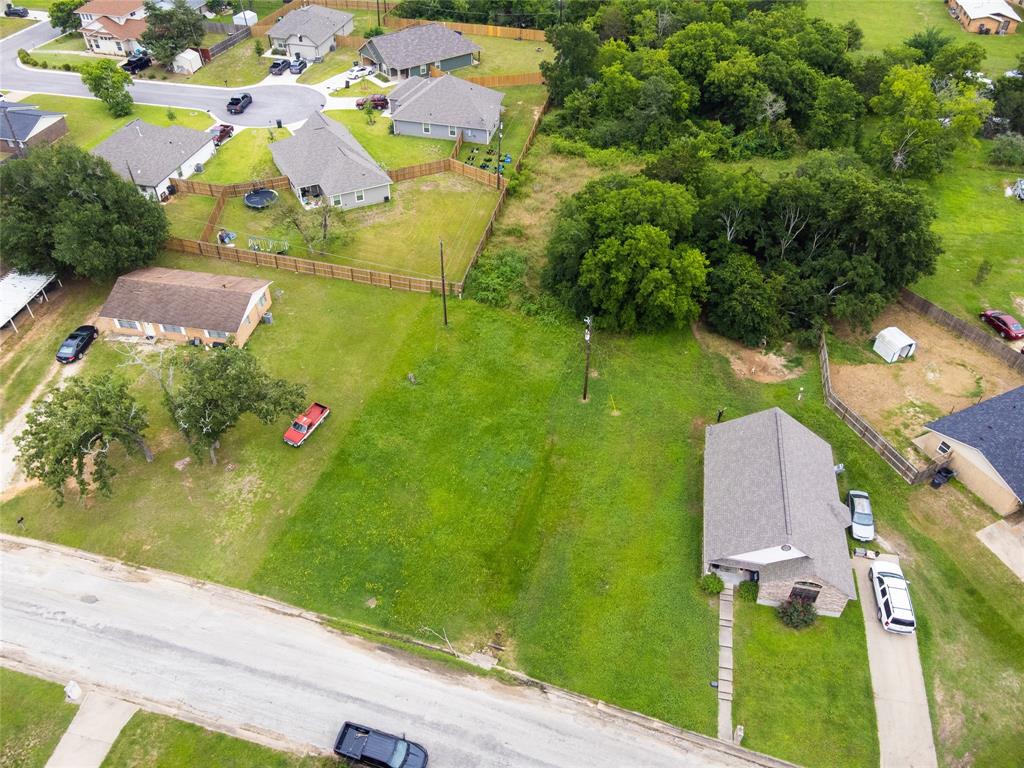 401 W Kleb St, Caldwell, Texas image 2