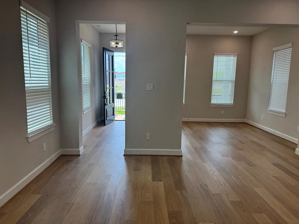 2519 S Houston Ave, Pearland, Texas image 4
