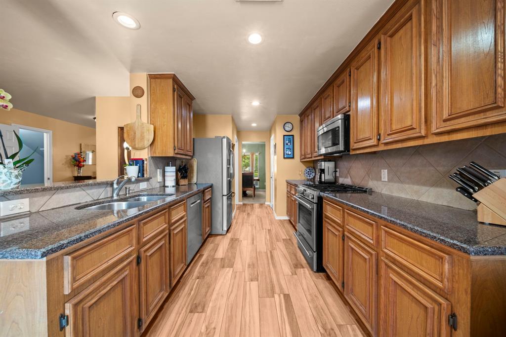 2223 Caroline Park Lane, Spring, Texas image 11