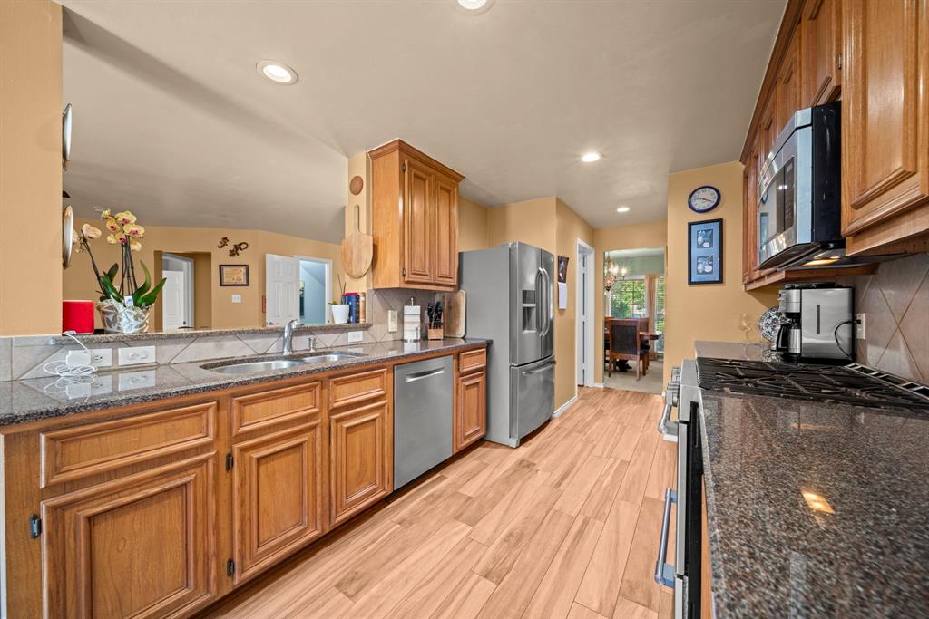 2223 Caroline Park Lane, Spring, Texas image 9