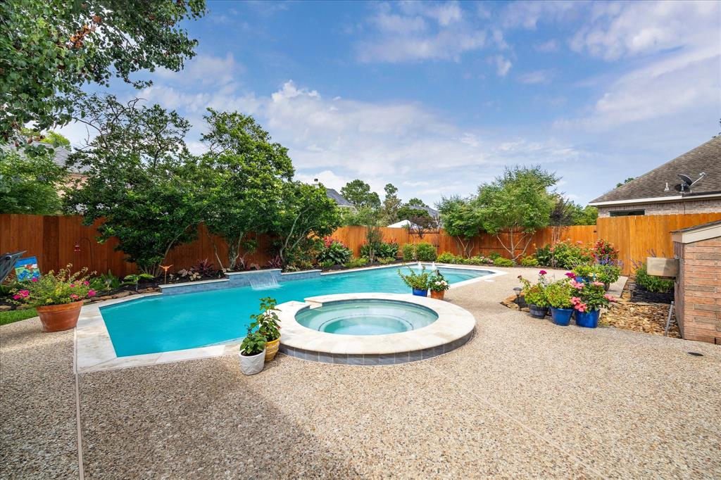 2122 Misty River Trail, Kingwood, Texas image 3