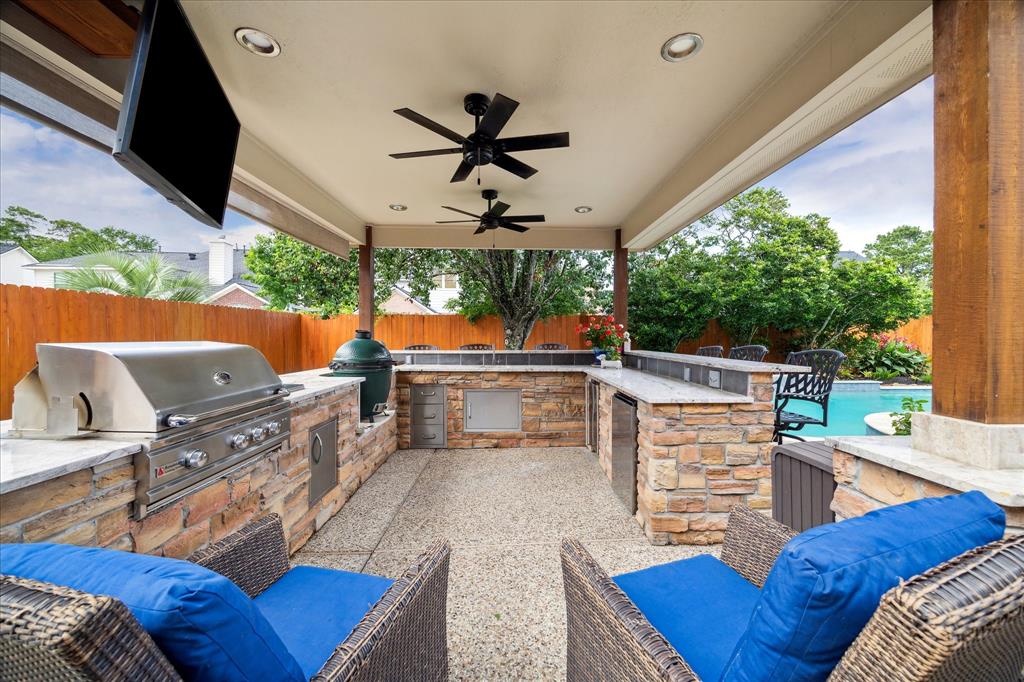 2122 Misty River Trail, Kingwood, Texas image 27