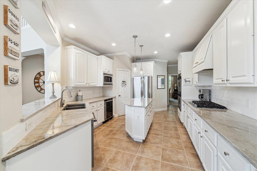 2122 Misty River Trail, Kingwood, Texas image 9