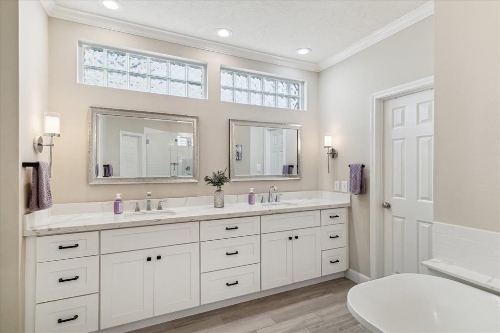 2122 Misty River Trail, Kingwood, Texas image 17