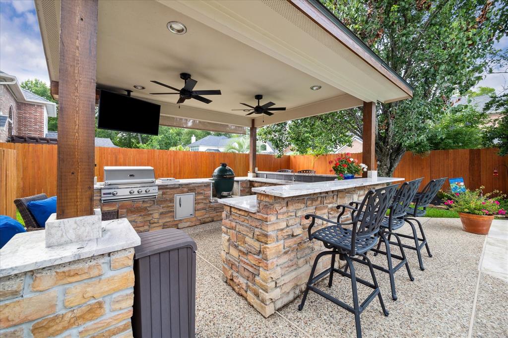 2122 Misty River Trail, Kingwood, Texas image 2