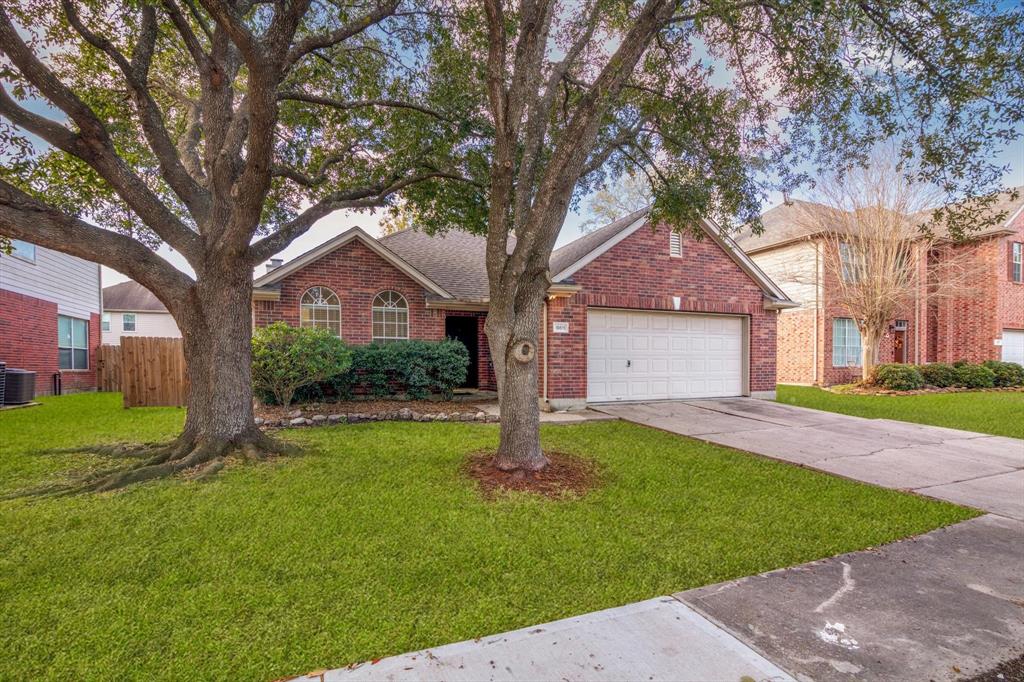 18611 Woodbreeze Drive, Humble, Texas image 3