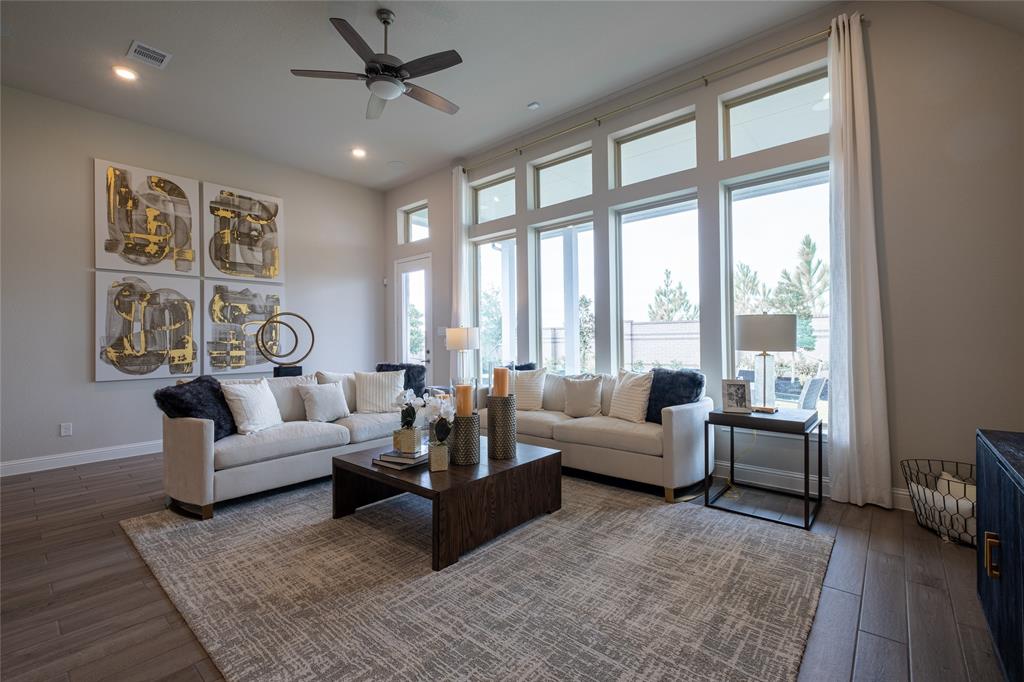1608 Willow Oak Way