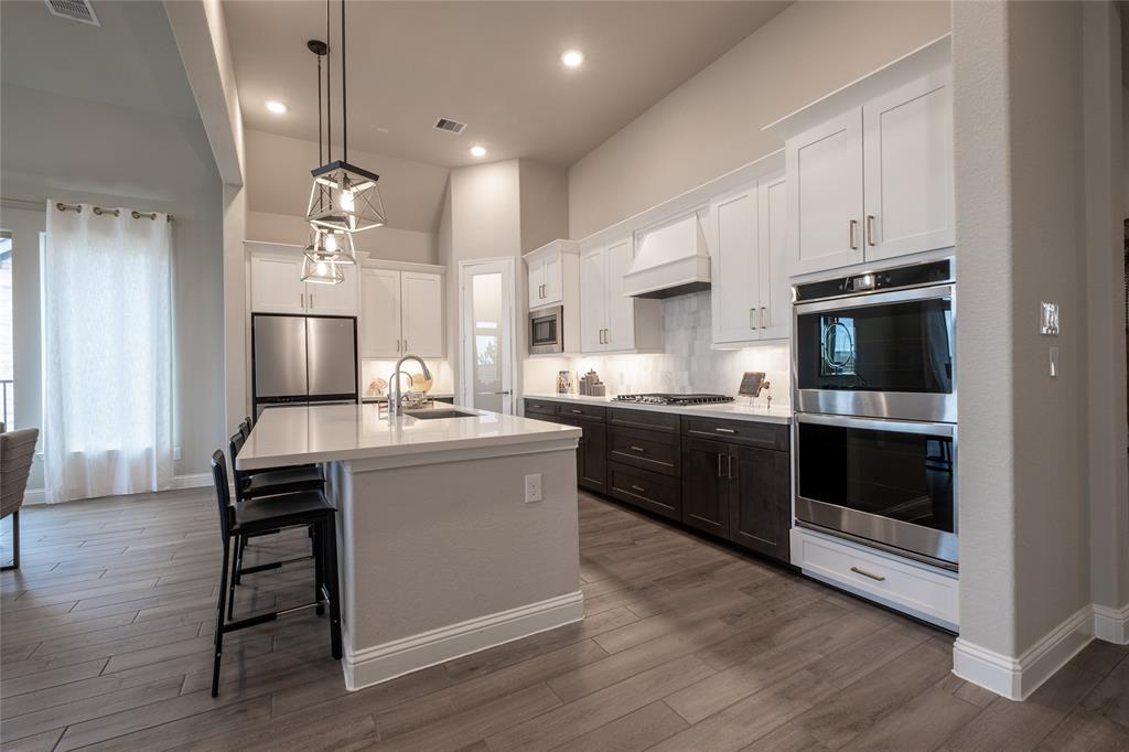 1608 Willow Oak Way