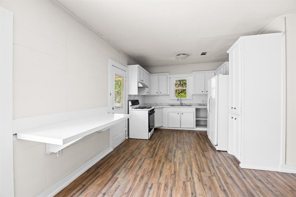 111 Conroe Drive, Conroe, Texas image 3