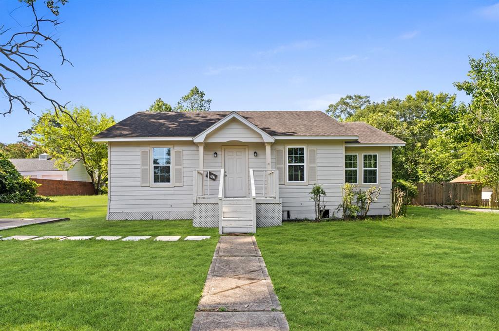 111 Conroe Drive, Conroe, Texas image 1