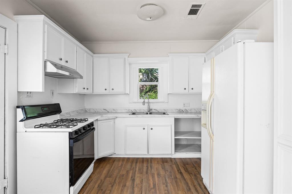 111 Conroe Drive, Conroe, Texas image 4