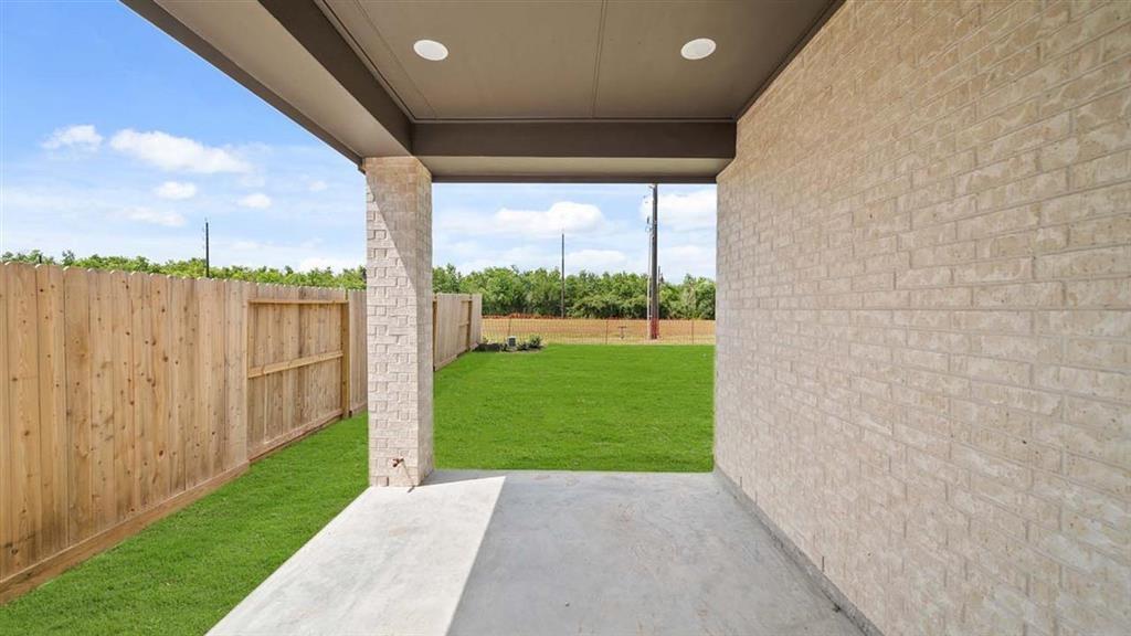 12347 Grassy Bend Drive, Mont Belvieu, Texas image 27