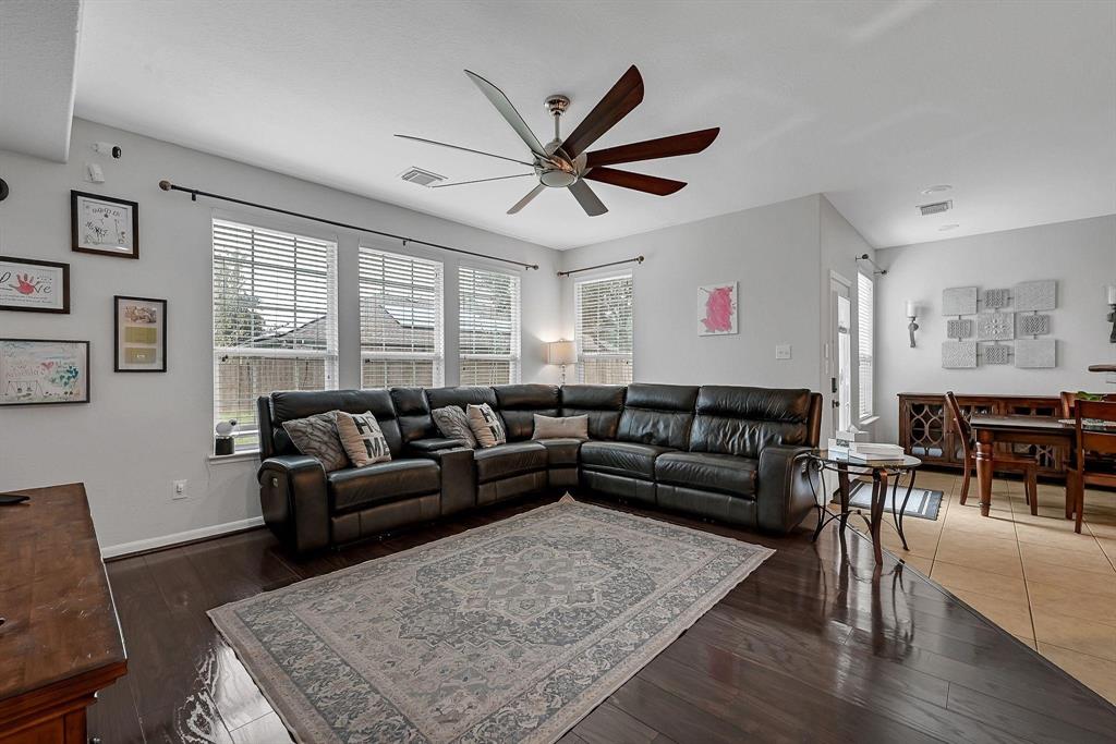 3727 Norwood Glen Lane, Friendswood, Texas image 8