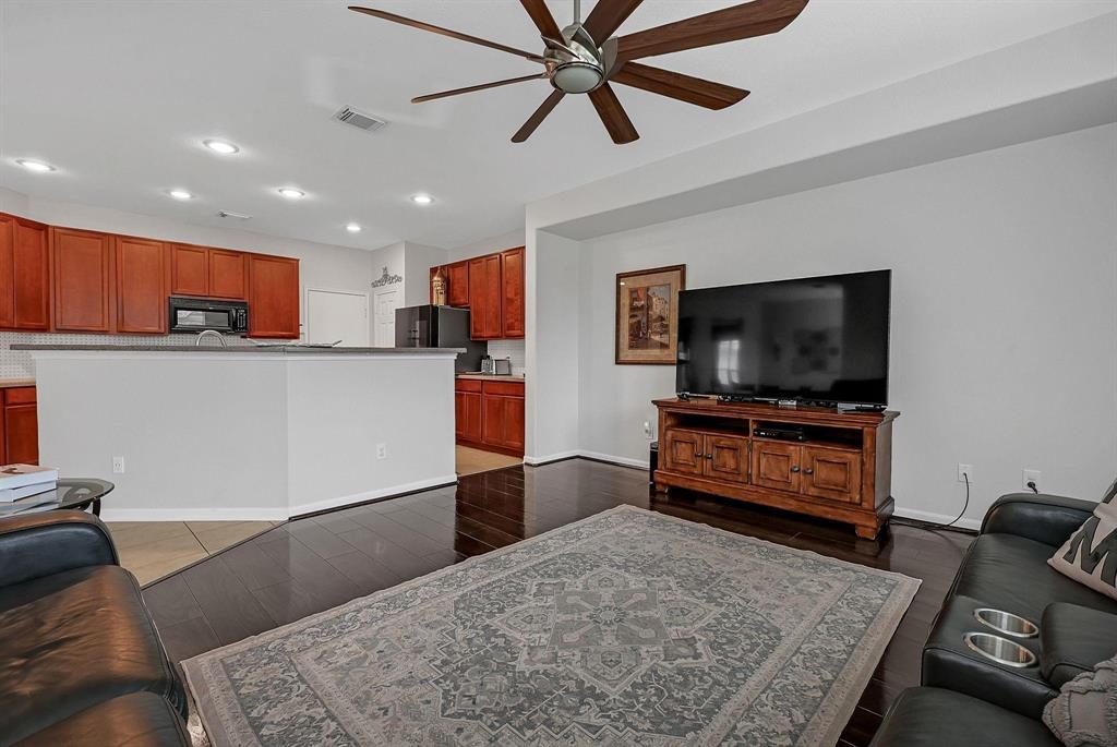 3727 Norwood Glen Lane, Friendswood, Texas image 9