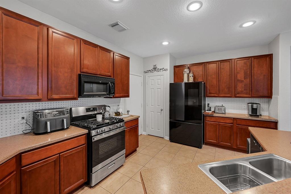 3727 Norwood Glen Lane, Friendswood, Texas image 11