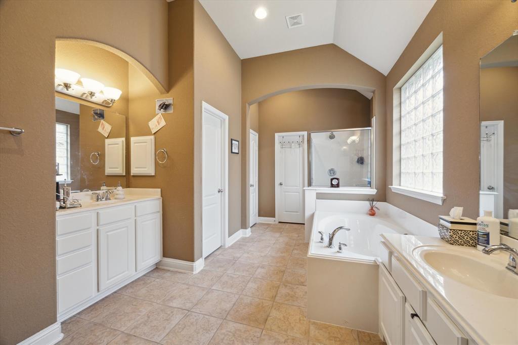 2401 Harbor Chase Drive, Pearland, Texas image 19