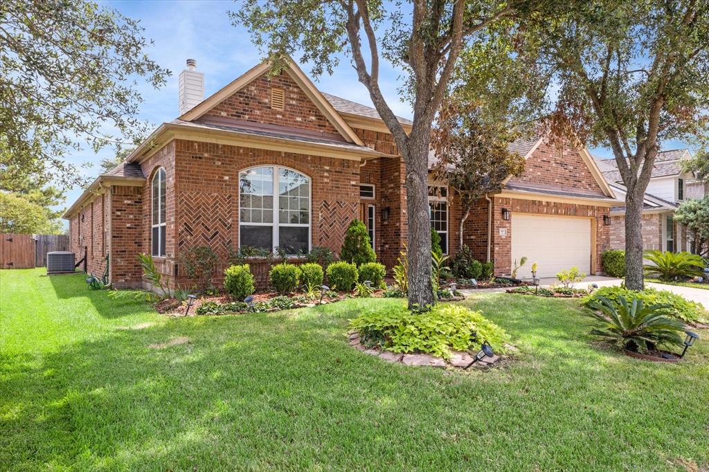 2401 Harbor Chase Drive, Pearland, Texas image 3