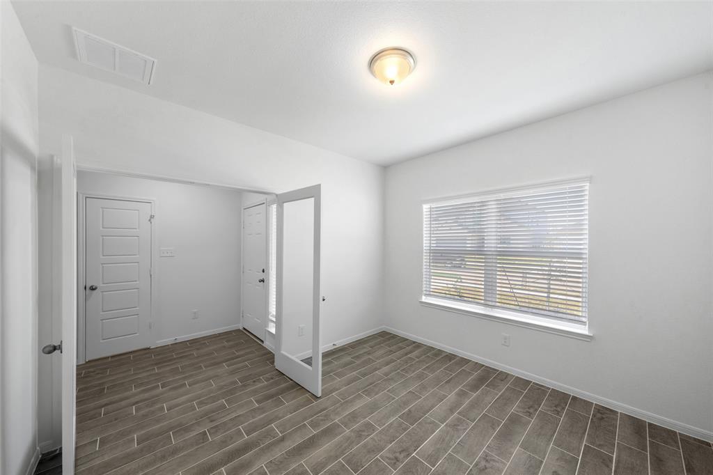 2126 Sanders Brook Drive, Baytown, Texas image 3
