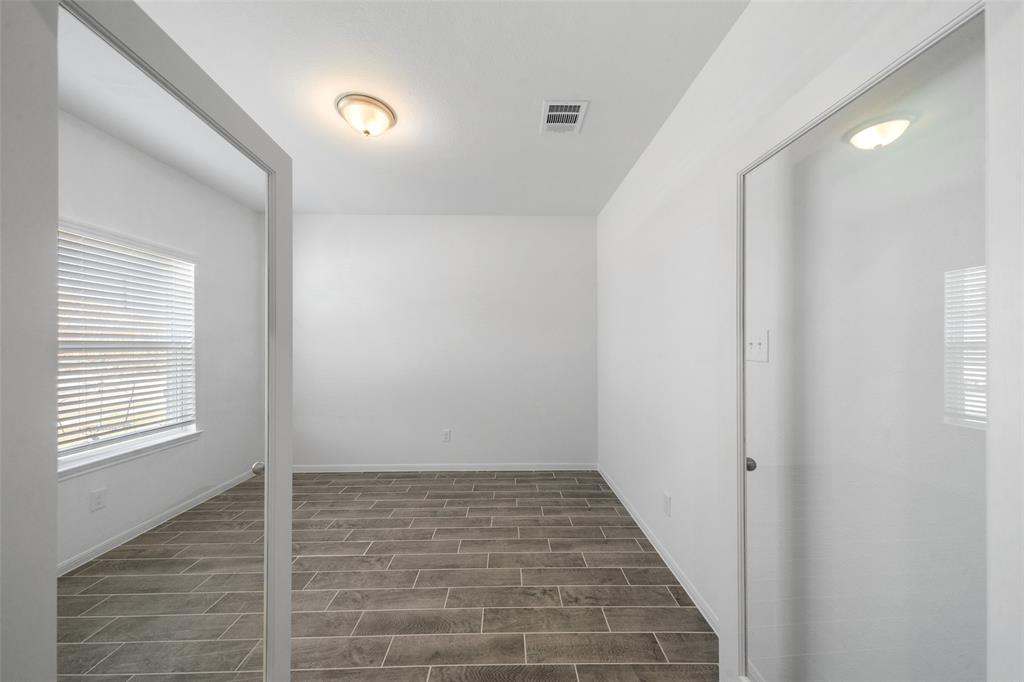 2126 Sanders Brook Drive, Baytown, Texas image 4
