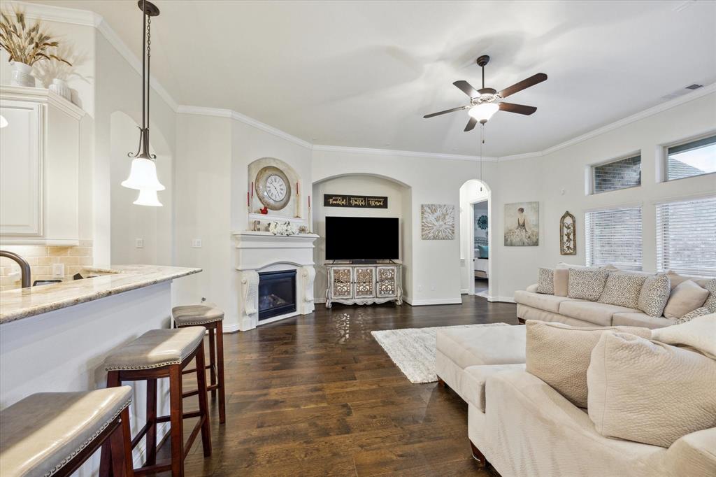 6615 Cottonwood Crest Lane, Katy, Texas image 9